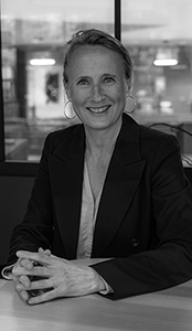 Photo de la directrice